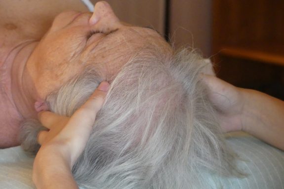 Massage segmentaire du crâne