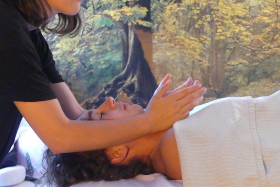 Massage segmentaire du visage