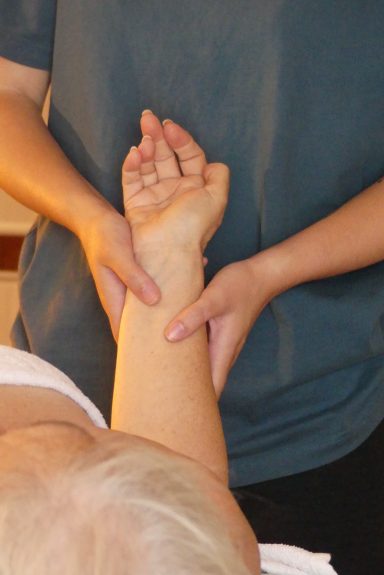 Massage segmentaire des bras